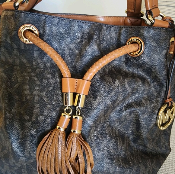 EUC Michael Kors handbag - Picture 2 of 7